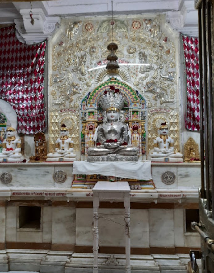 Shri Ghantakaran Mahaveer and Shri Simandhar Swami Shwetamber Jain Derasar, Crescent Road, Dawn, Vora Bazar, Bhavnagar (Gujarat) image 3