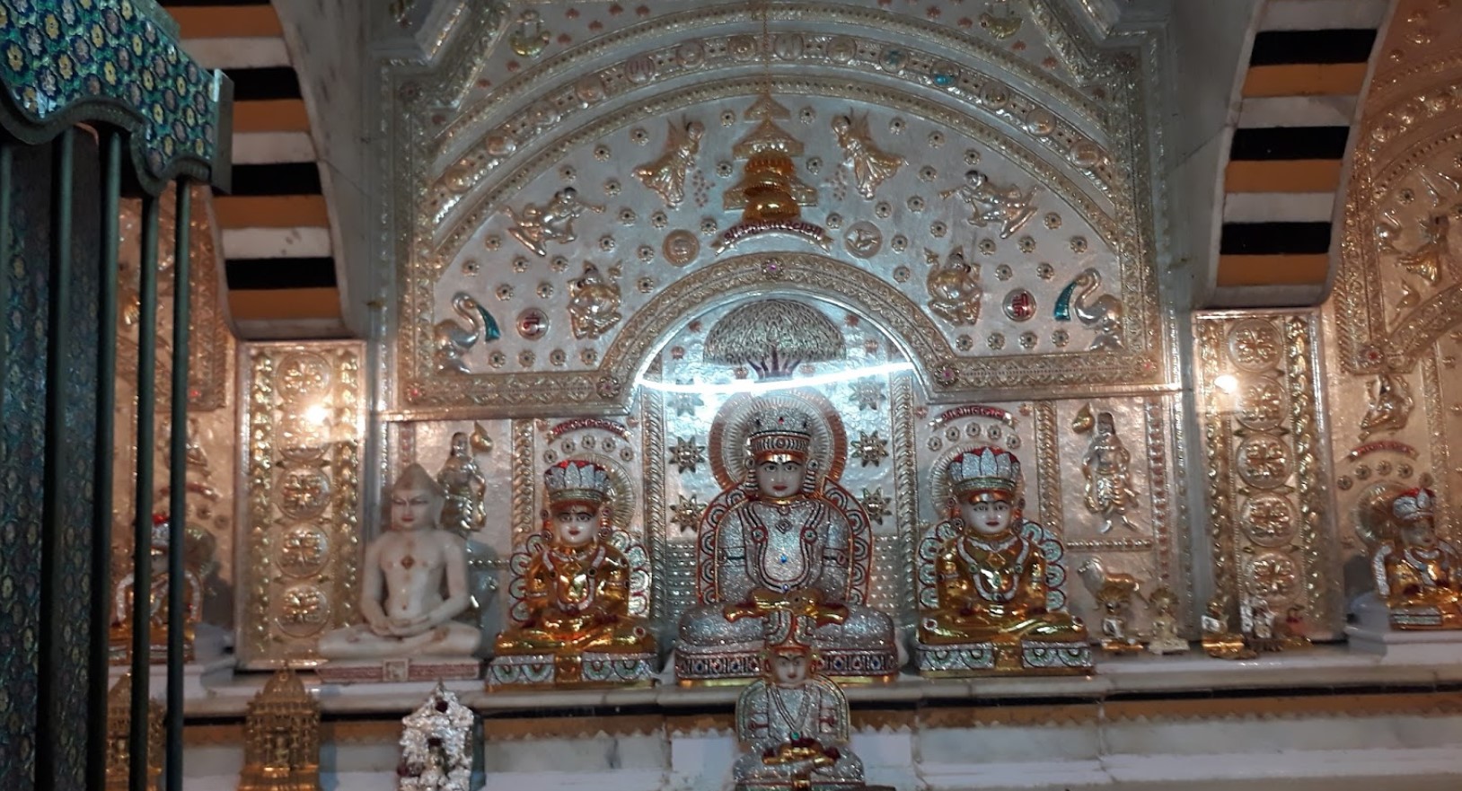 Shri Mahaveer Swami Shwetamber Jain Derasar, Deri Road Area, Krishna Nagar, Bhavnagar (Gujarat) thumbnail 3