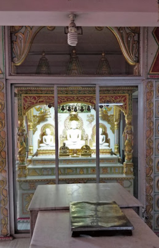 Shri 1008 Munisuvratnath Digamber Jain Mandir, Sukharam Nagar, Gomtipur, Ahmedabad (Gujarat) thumbnail 2