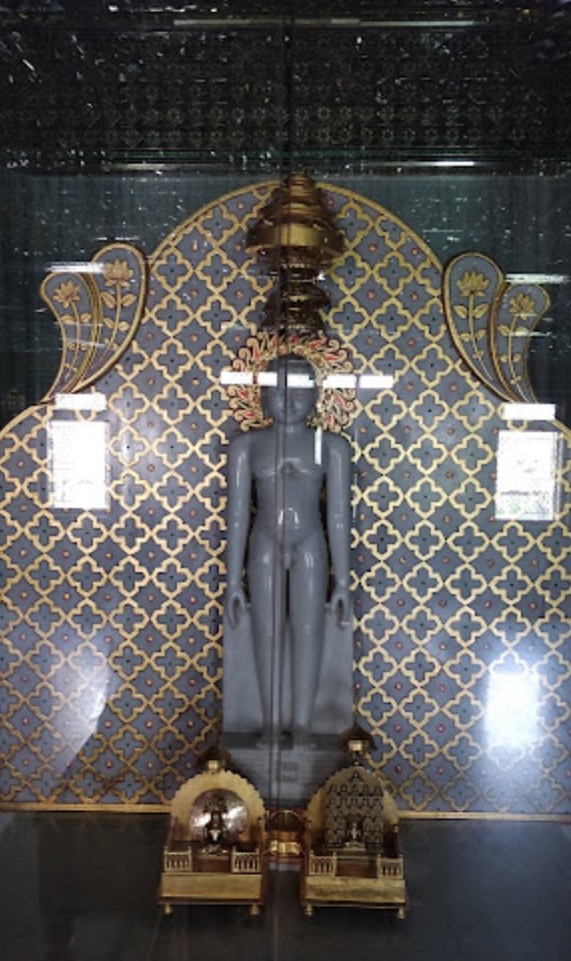 Shri 1008 Munisuvratnath Digamber Jain Mandir, Sukharam Nagar, Gomtipur, Ahmedabad (Gujarat) thumbnail 3
