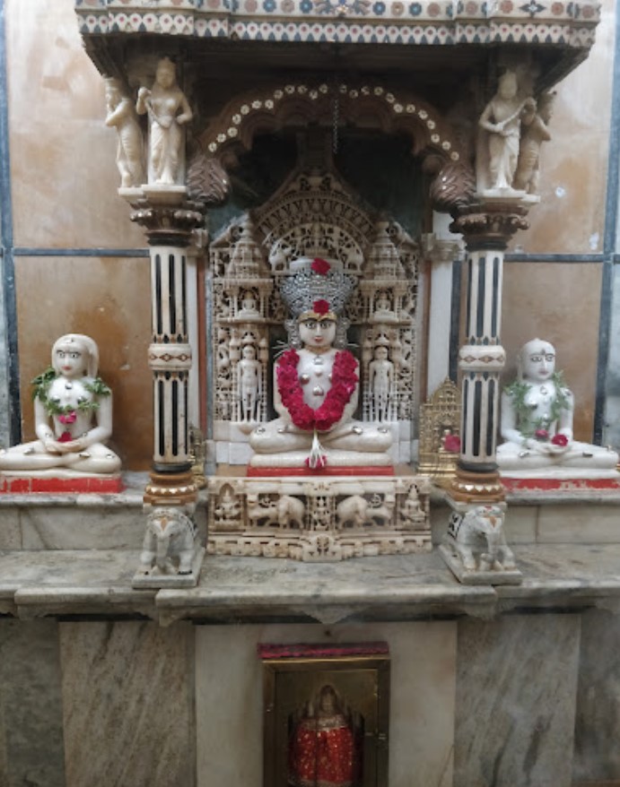 Shri Chintamani Parshvnath Shwetamber Jain Mandir, Rajpur, Gomtipur, Ahmedabad (Gujarat) thumbnail 2