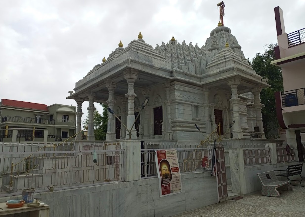 Shri Neminath Bhagwan Shwetamber Jain Mandir, Rajpur Hirpur, Gomtipur, Ahmedabad (Gujarat) thumbnail 2
