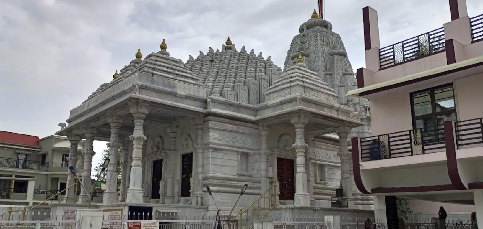 Shri Neminath Bhagwan Shwetamber Jain Mandir, Rajpur Hirpur, Gomtipur, Ahmedabad (Gujarat) thumbnail 5