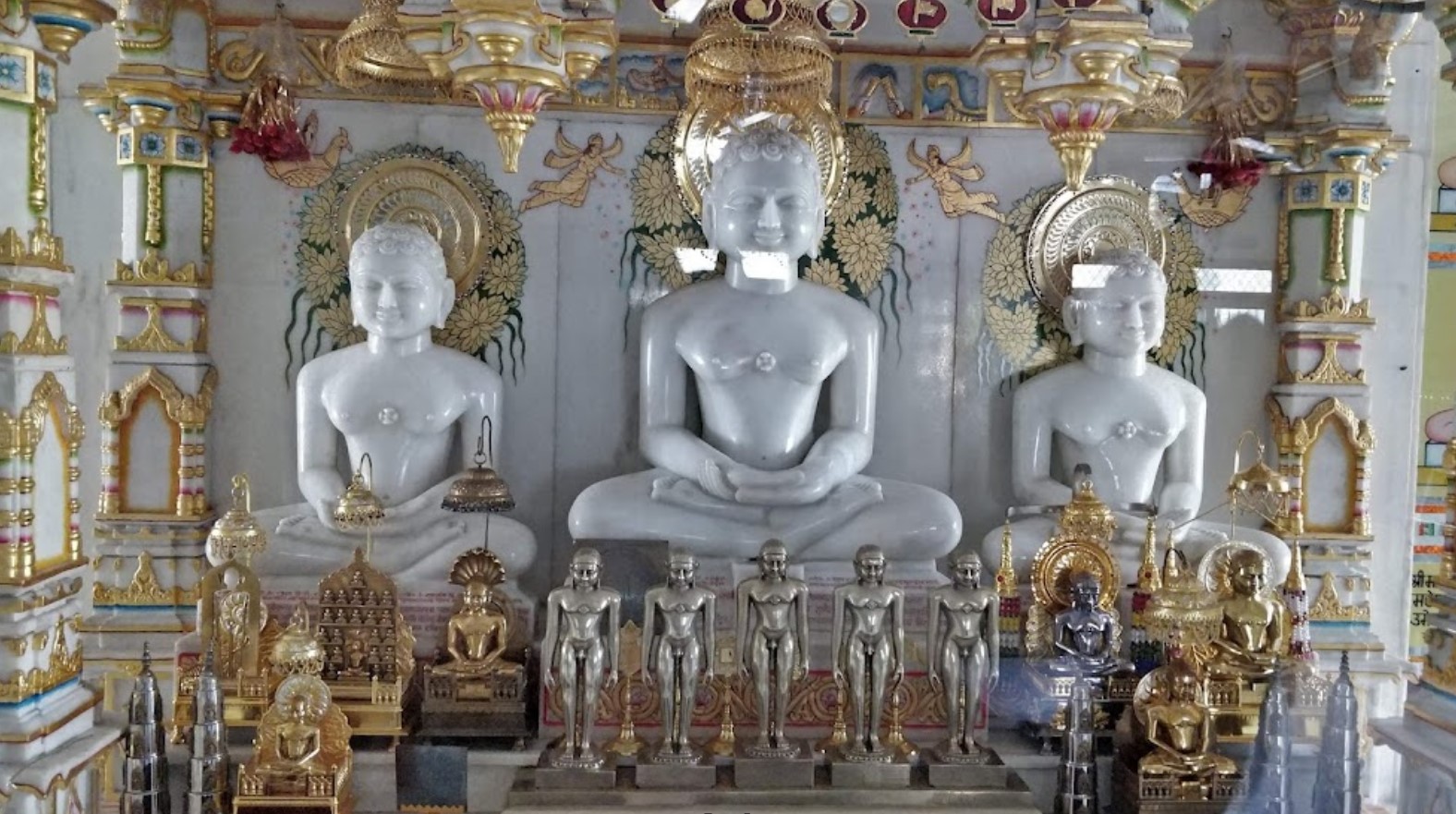 Shri 1008 Chandraprabhu Digamber Jain Mandir, Rakhial Road, Gomtipur, Ahmedabad (Gujarat) thumbnail 2