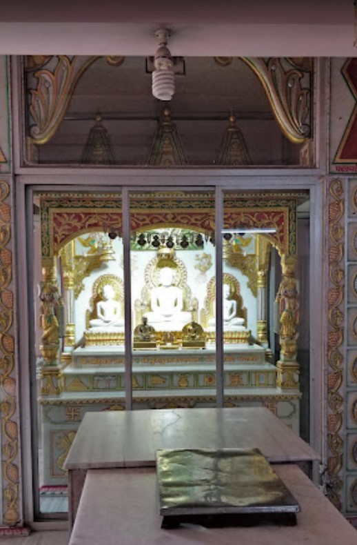 Shri 1008 Chandraprabhu Digamber Jain Mandir, Rakhial Road, Gomtipur, Ahmedabad (Gujarat) thumbnail 3