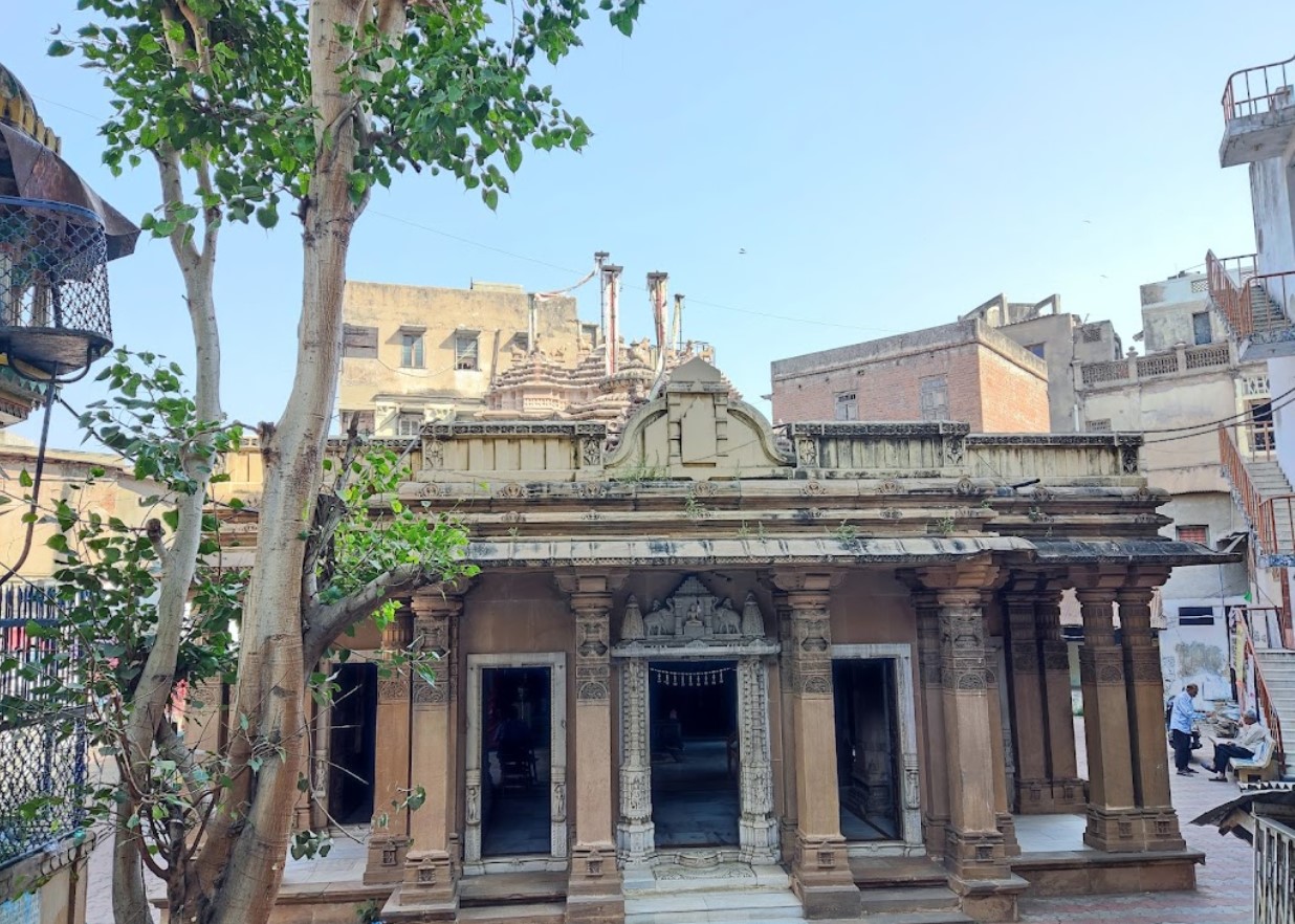 Shri Dharmnath Bhagwan Shwetamber Jain Derasar, 30, Old City, Gheekanta, Bhadra, Ahmedabad (Gujarat) main image