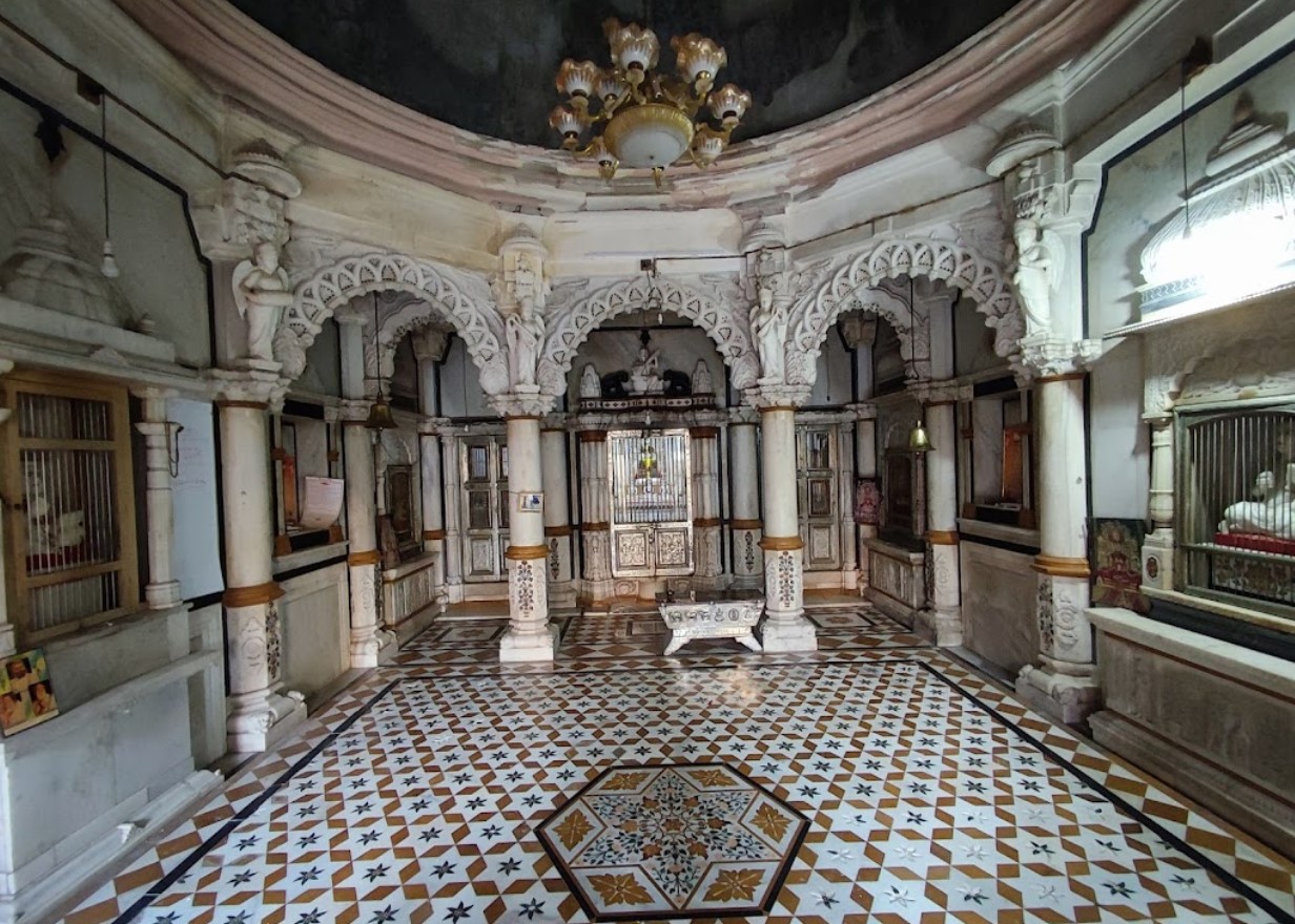 Shri Dharmnath Bhagwan Shwetamber Jain Derasar, 30, Old City, Gheekanta, Bhadra, Ahmedabad (Gujarat) thumbnail 2