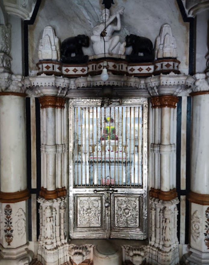 Shri Dharmnath Bhagwan Shwetamber Jain Derasar, 30, Old City, Gheekanta, Bhadra, Ahmedabad (Gujarat) thumbnail 3