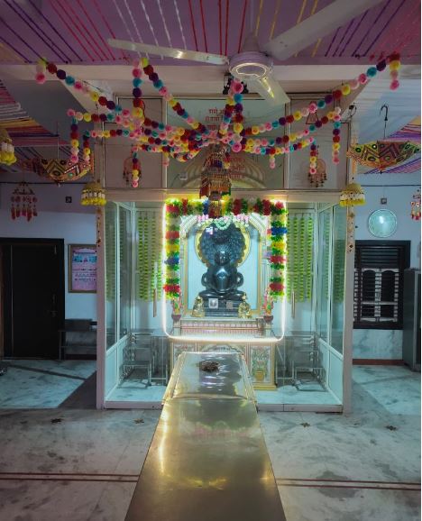 Shri 1008 Sankatharan Parshvnath Digamber Jain Mandir, Rabari Colony, Amraiwadi, Ahmedabad (Gujarat) image 2