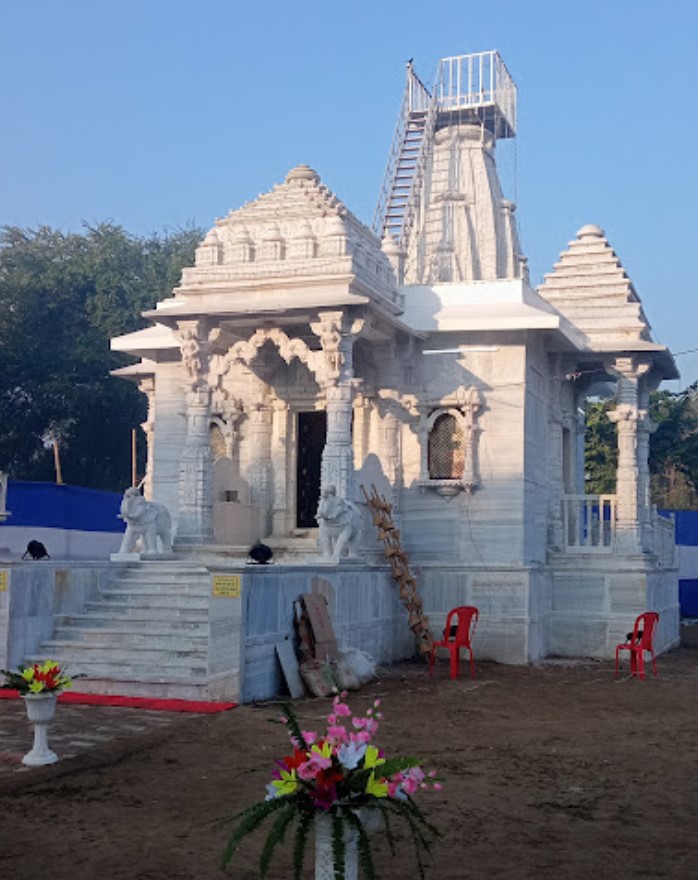 Shri Adinath Bhagwan Shwetamber Jain Mandir, Dharahara, Ganpatganj, District - Supaul (Bihar) thumbnail 2