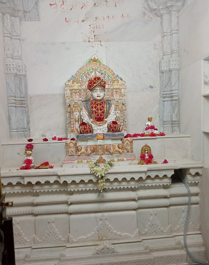 Shri Adinath Bhagwan Shwetamber Jain Mandir, Dharahara, Ganpatganj, District - Supaul (Bihar) thumbnail 4