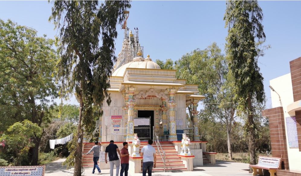 Shri Shantinath Bhagwan Shwetamber Jain Derasar, Talaja, District - Bhavnagar (Gujarat) image 1
