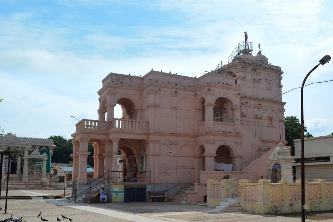 Bhagwan Adinath Jain Shwetamber Tirth, Vallabhipur, District - Bhavnagar (Gujarat) thumbnail 2