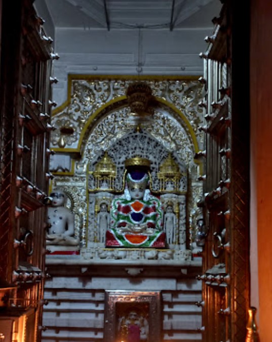 Chintamani Parshvnath Jain Shwetamber Tirth, Darbargadh, Vallabhipur, District - Bhavnagar (Gujarat) thumbnail 5