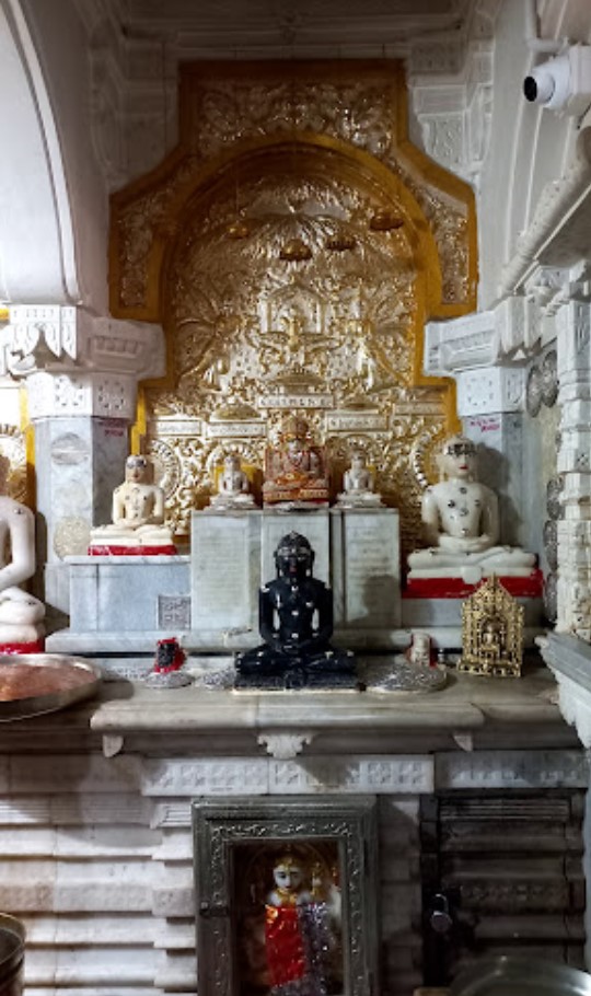 Chintamani Parshvnath Jain Shwetamber Tirth, Darbargadh, Vallabhipur, District - Bhavnagar (Gujarat) thumbnail 6