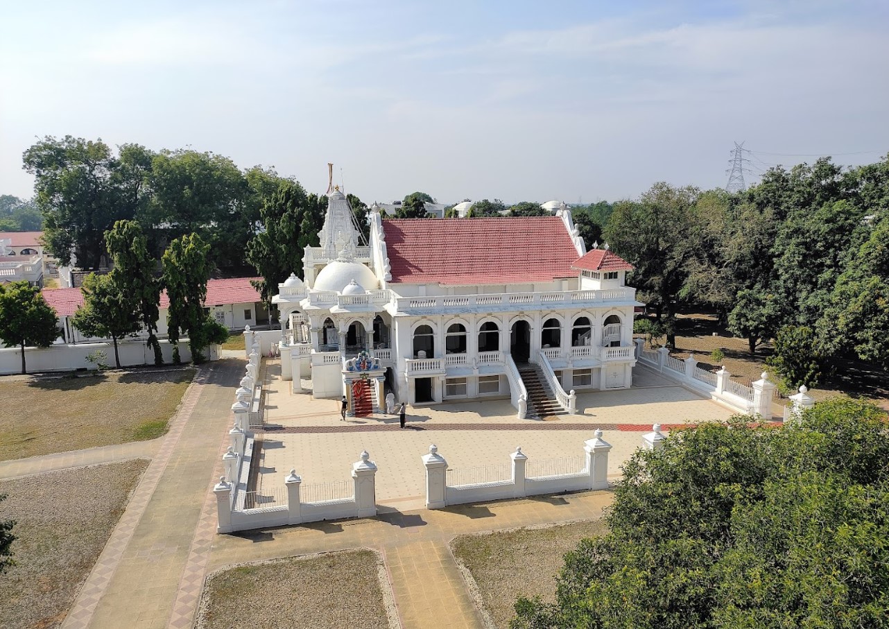 Shri Chandraprabh Jinalaya, Shrimad Rajchandra Ashram, Agas, District - Anand (Gujarat) image 1