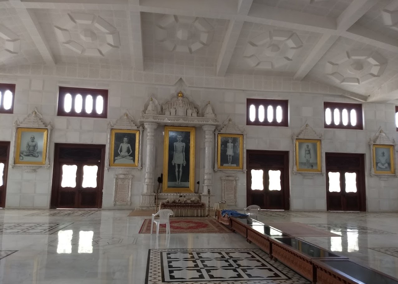 Shri Chandraprabh Jinalaya, Shrimad Rajchandra Ashram, Agas, District - Anand (Gujarat) image 3