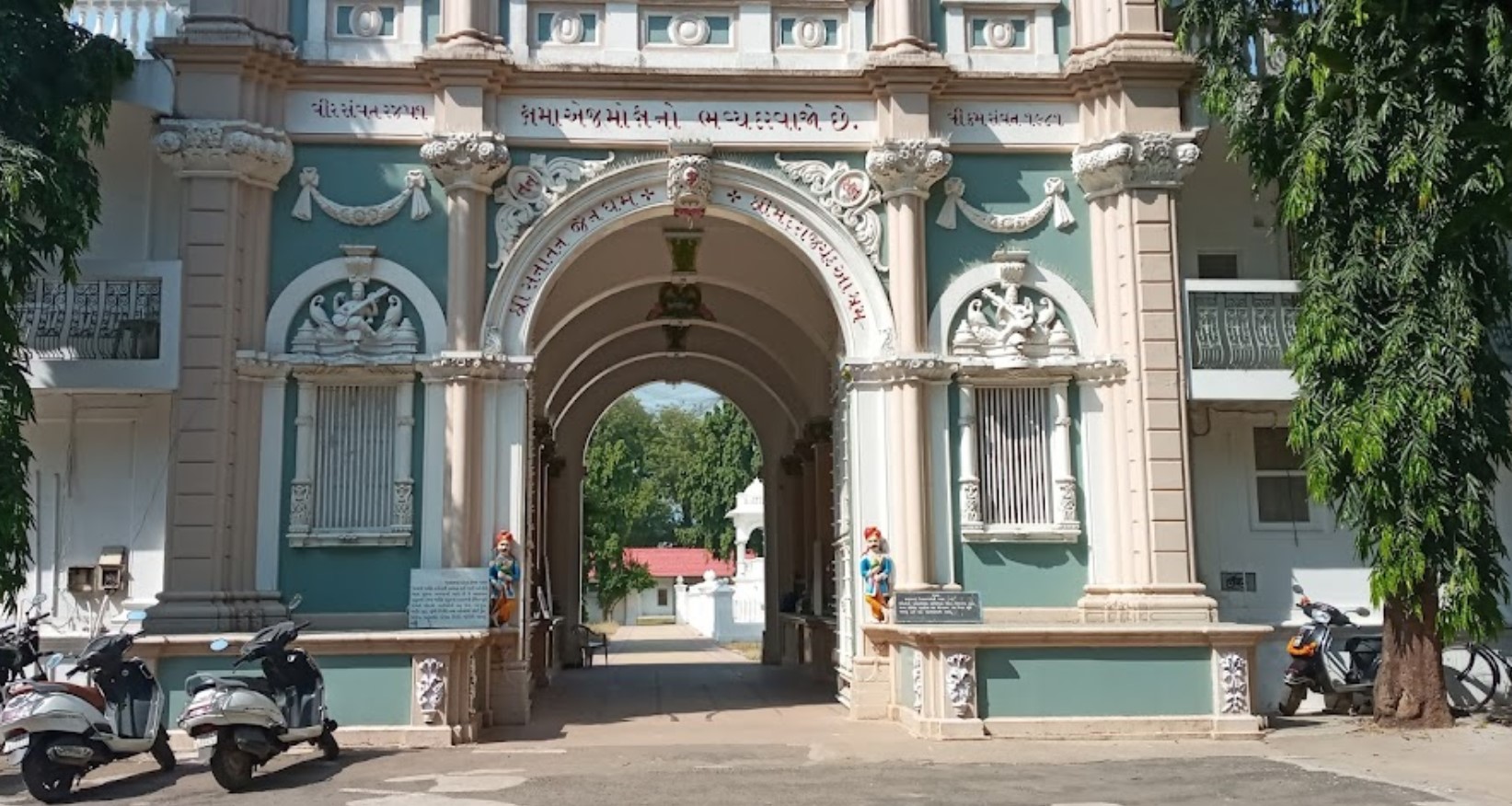 Shri Chandraprabh Jinalaya, Shrimad Rajchandra Ashram, Agas, District - Anand (Gujarat) image 5