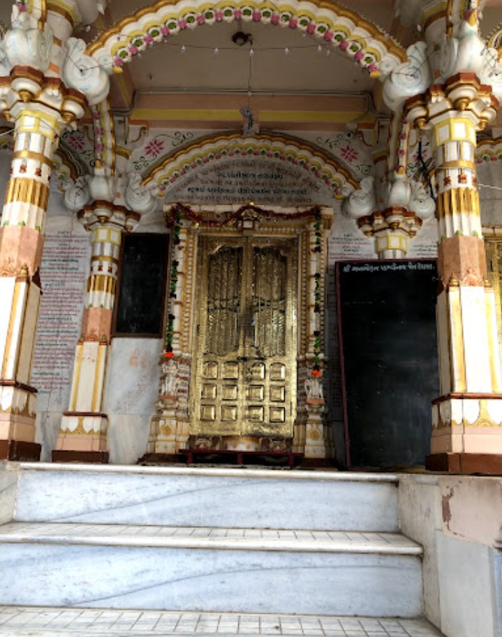 Shri Manmohan Parshvnath Shwetamber Jain Derasar, Kaziwada, Nagarkuva, Petlad, District - Anand (Gujarat) thumbnail 2
