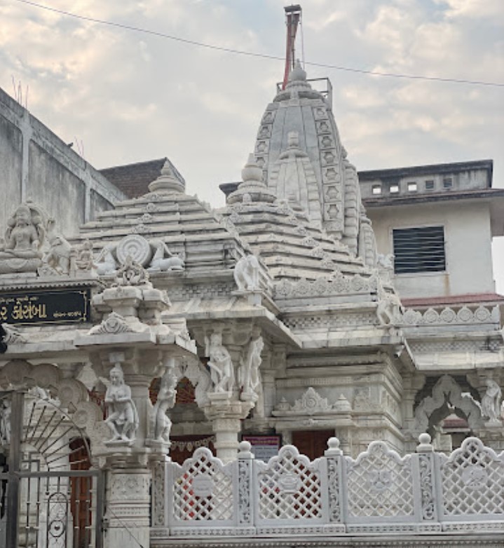 Shri Munisuvratnath Swami Shwetamber Jain Derasar, Station Road, Nava Bajar, Kosamba, District - Surat (Gujarat) image 1