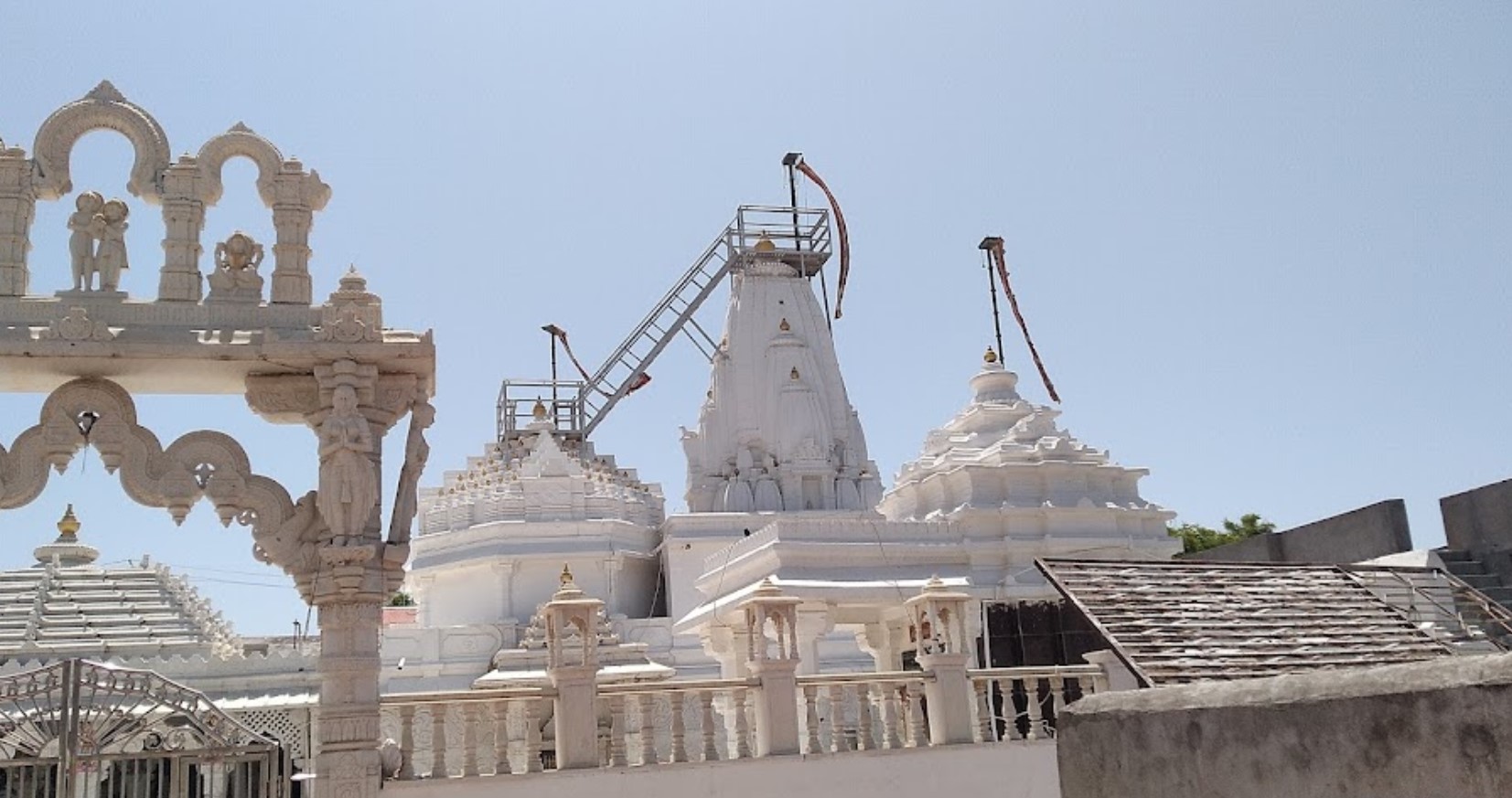 Shri Adishwar Bhagwan Shwetamber Jain Derasar, Memadpur, District - Banas Kantha (Gujarat) thumbnail 4