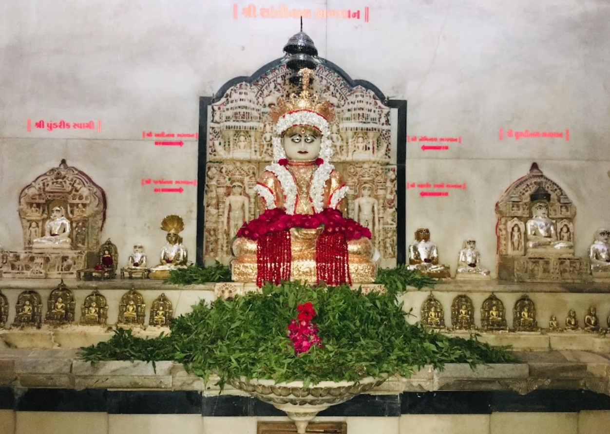 Shri Shantinath Bhagwan Jain Derasar, Nisha Pole, Old City, Gheekanta, Bhadra, Ahmedabad (Gujarat) thumbnail 2