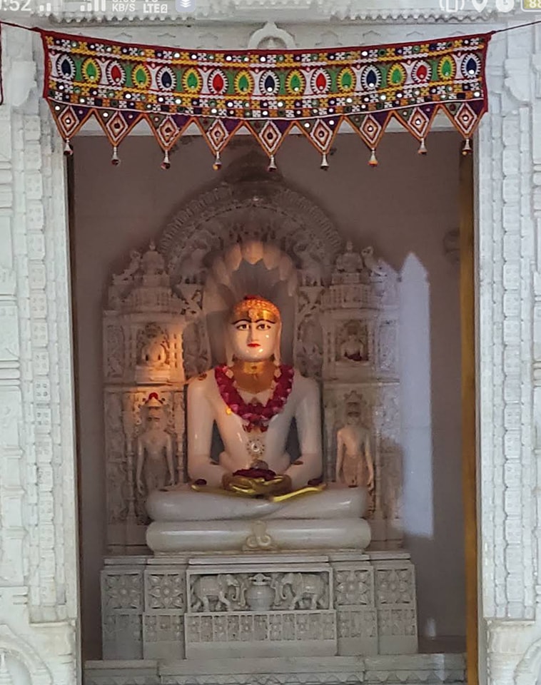 Shri Padmamohan Parshwadham Shwetamber Jain Derasar, Town Hall Road, opp. Omkareshwar Temple, Vivekanand Wadi, Anand (Gujarat) image 2
