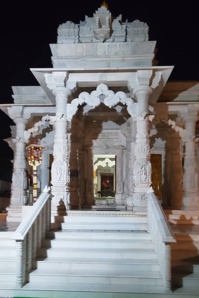 Shri Padmamohan Parshwadham Shwetamber Jain Derasar, Town Hall Road, opp. Omkareshwar Temple, Vivekanand Wadi, Anand (Gujarat) image 3