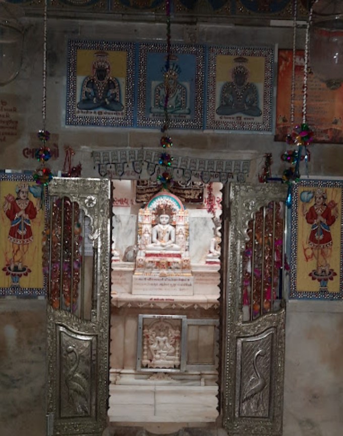Shri Adinath Bhagwan Shwetamber Jain Mandir, Kosindra, District - Anand (Gujarat) main image