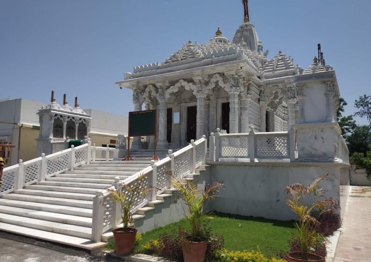 Shri Chandraprabhu Bhagwan Shwetamber Jain Mandir, Navapura, District - Anand (Gujarat) main image