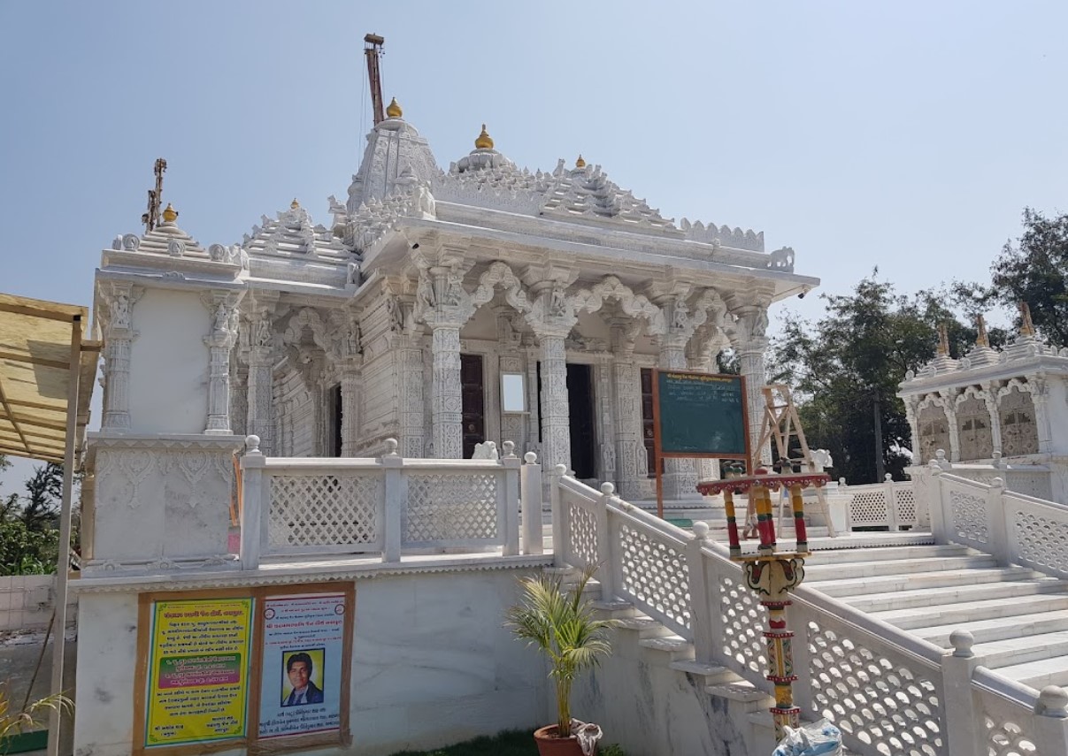Shri Chandraprabhu Bhagwan Shwetamber Jain Mandir, Navapura, District - Anand (Gujarat) thumbnail 2