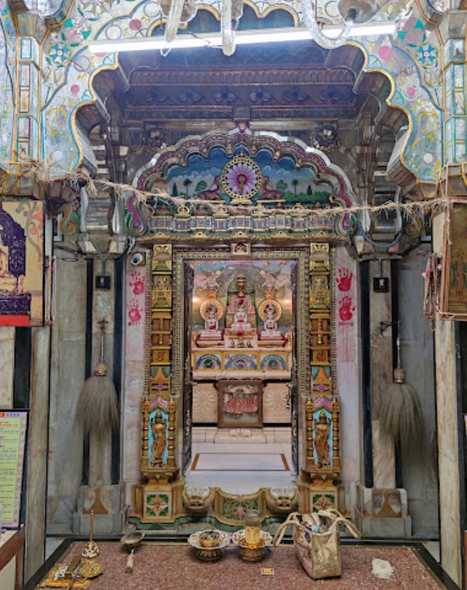 Shri Padamprabh Swami Shwetamber Jain Derasar, Chandan chowk, Dharmaj, District - Anand (Gujarat) image 2
