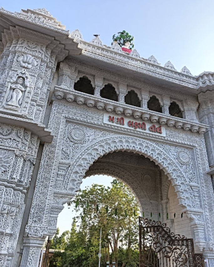 Shri Manilaxmi Shwetamber Jain Tirth, Tarapur-Vasad Highway, Manej, District - Anand (Gujarat) main image