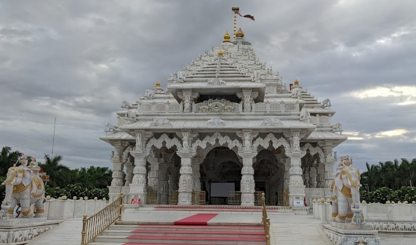 Shri Manilaxmi Shwetamber Jain Tirth, Tarapur-Vasad Highway, Manej, District - Anand (Gujarat) thumbnail 3