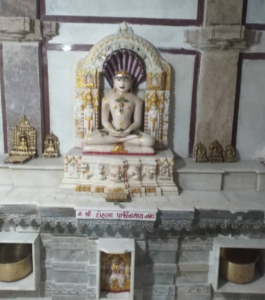 Shri 108 Dohala Parshvnath Shwetamber Jain Mandir, Saklana, District - Banas Kantha (Gujarat) thumbnail 2