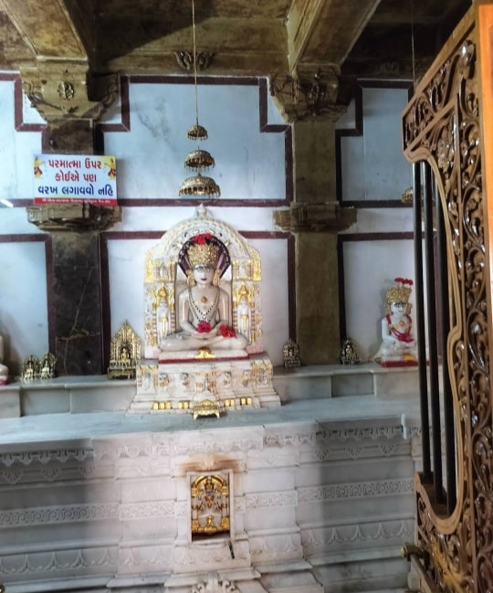 Shri 108 Dohala Parshvnath Shwetamber Jain Mandir, Saklana, District - Banas Kantha (Gujarat) thumbnail 4