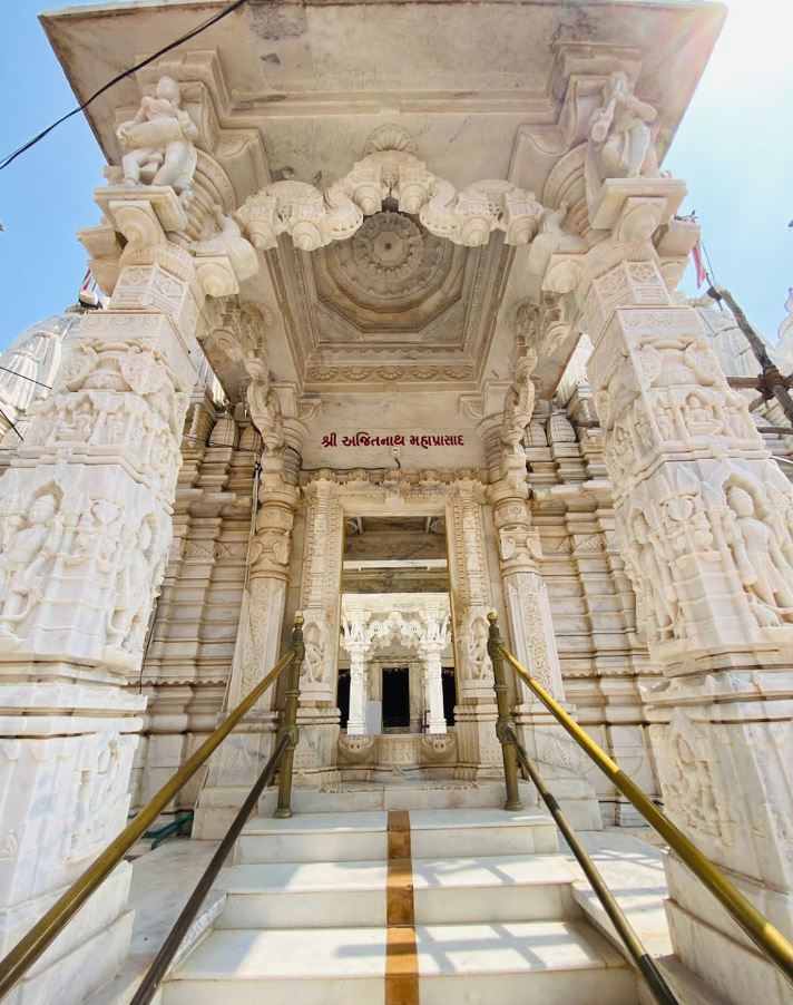 Shri Ajitnath Bhagwan Shwetamber Jain Tirth, Vav, District - Banas Kantha (Gujarat) image 2