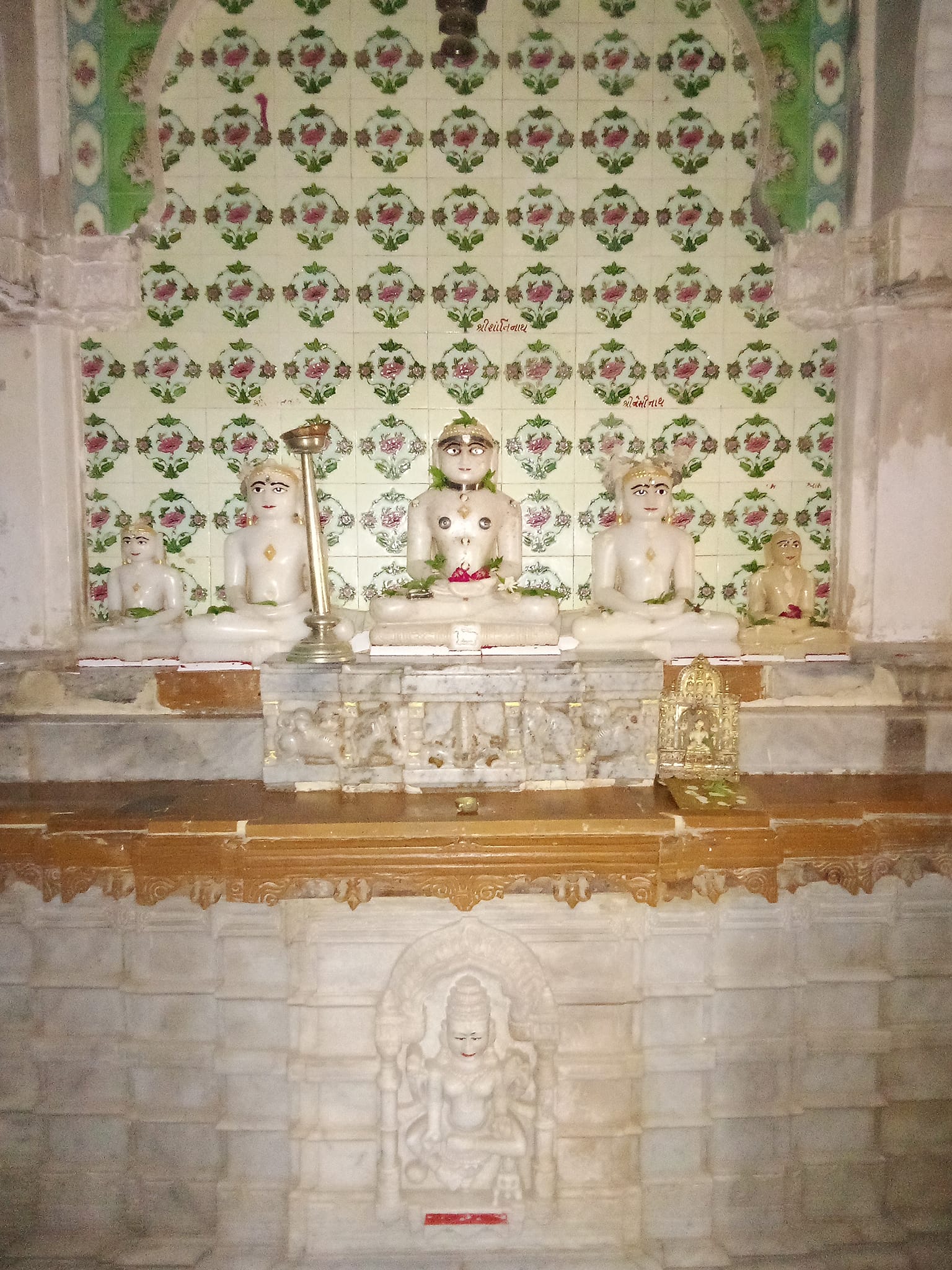 Shri Shantinath Bhagwan Shwetamber Jain Derasar, Khajuri Sheri, Vrindavan Society, Radhanpur, District - Patan (Gujarat) thumbnail 4