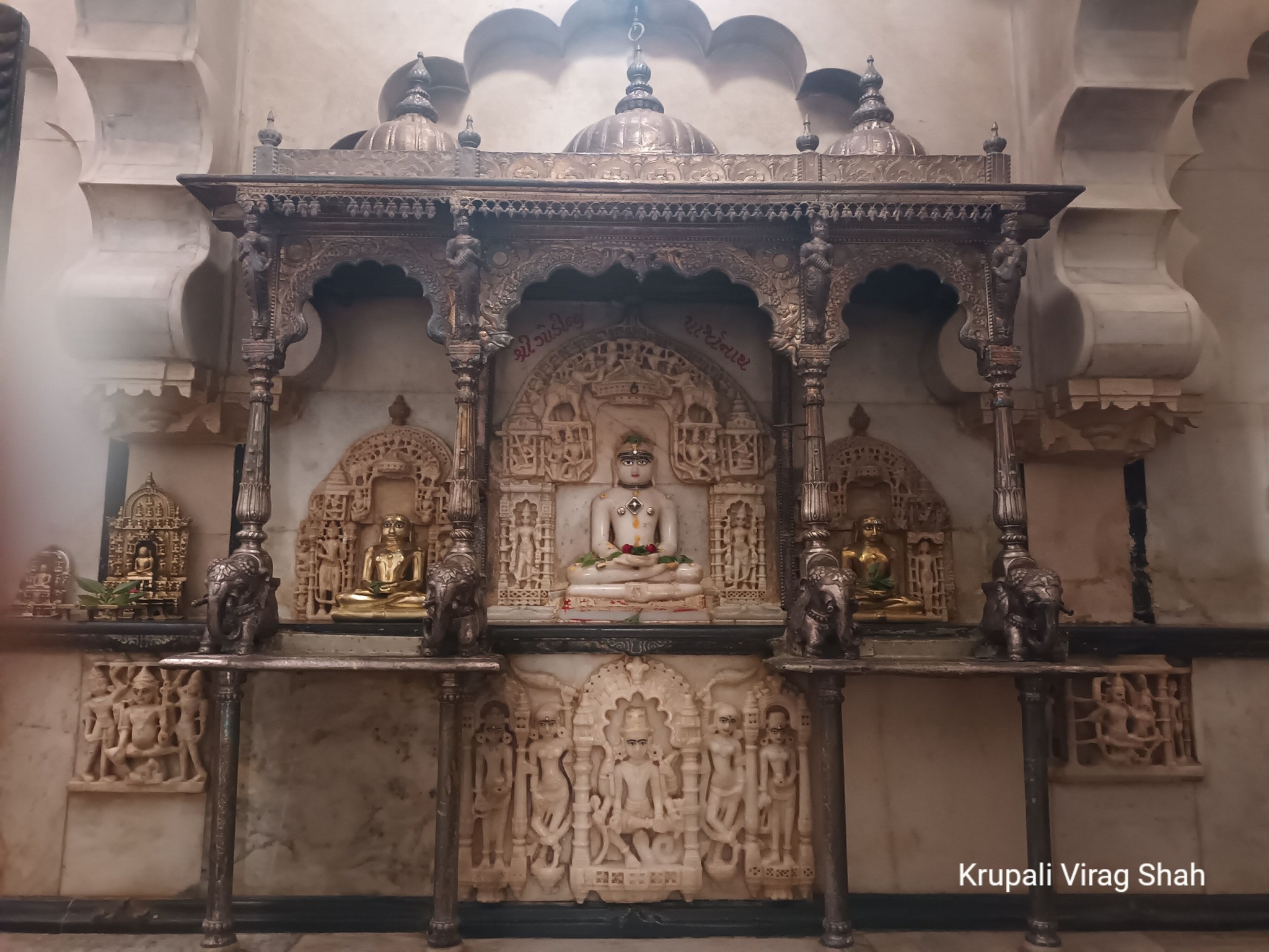 Shri Godi Parshvnath Shwetamber Jain Derasar, Godiji ni Sheri, Radhanpur, District - Patan (Gujarat) main image