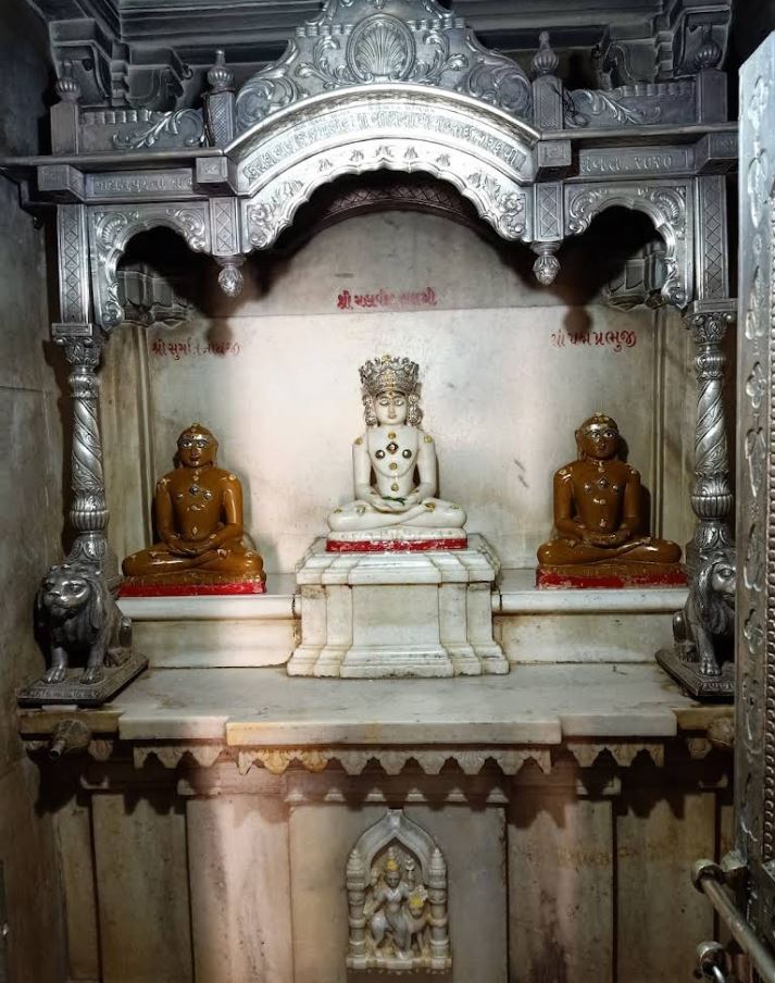 Shri Shantinath Bhagwan Shwetamber Jain Mandir, Palliviya Nagar, Palanpur, District - Banas Kantha (Gujarat) image 4