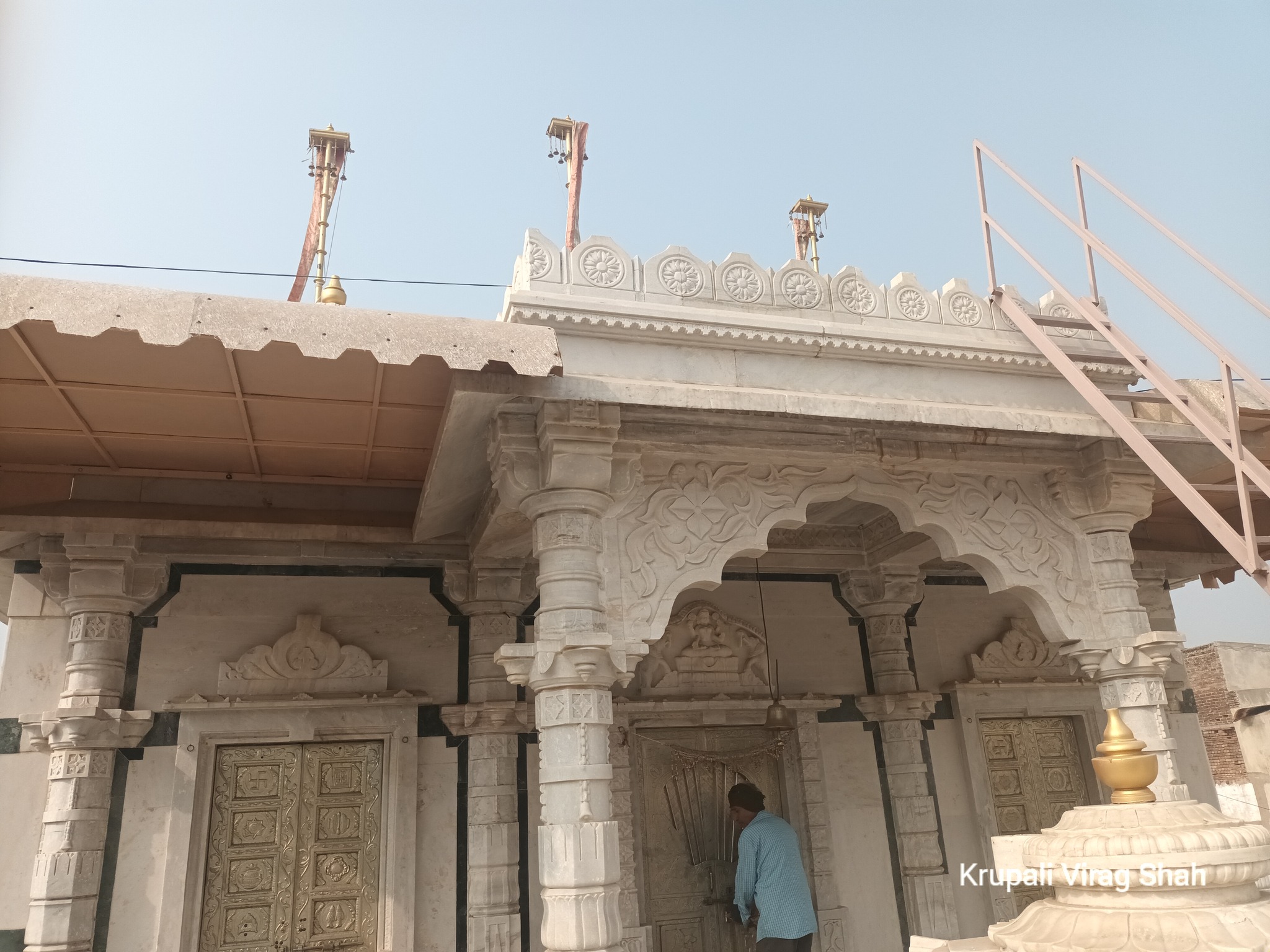 Shri Nana Chintamani Parshvnath Shwetamber Jain Derasar, Akhi Doshi Ki Pol, Radhanpur, District - Patan (Gujarat) thumbnail 6