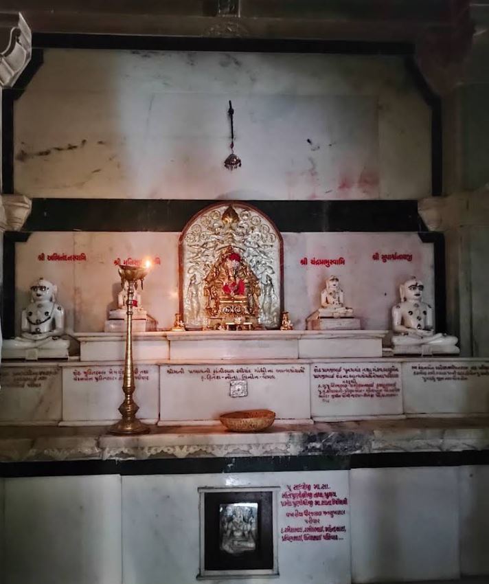 Shri Nana Chintamani Parshvnath Shwetamber Jain Derasar, Akhi Doshi Ki Pol, Radhanpur, District - Patan (Gujarat) image 8