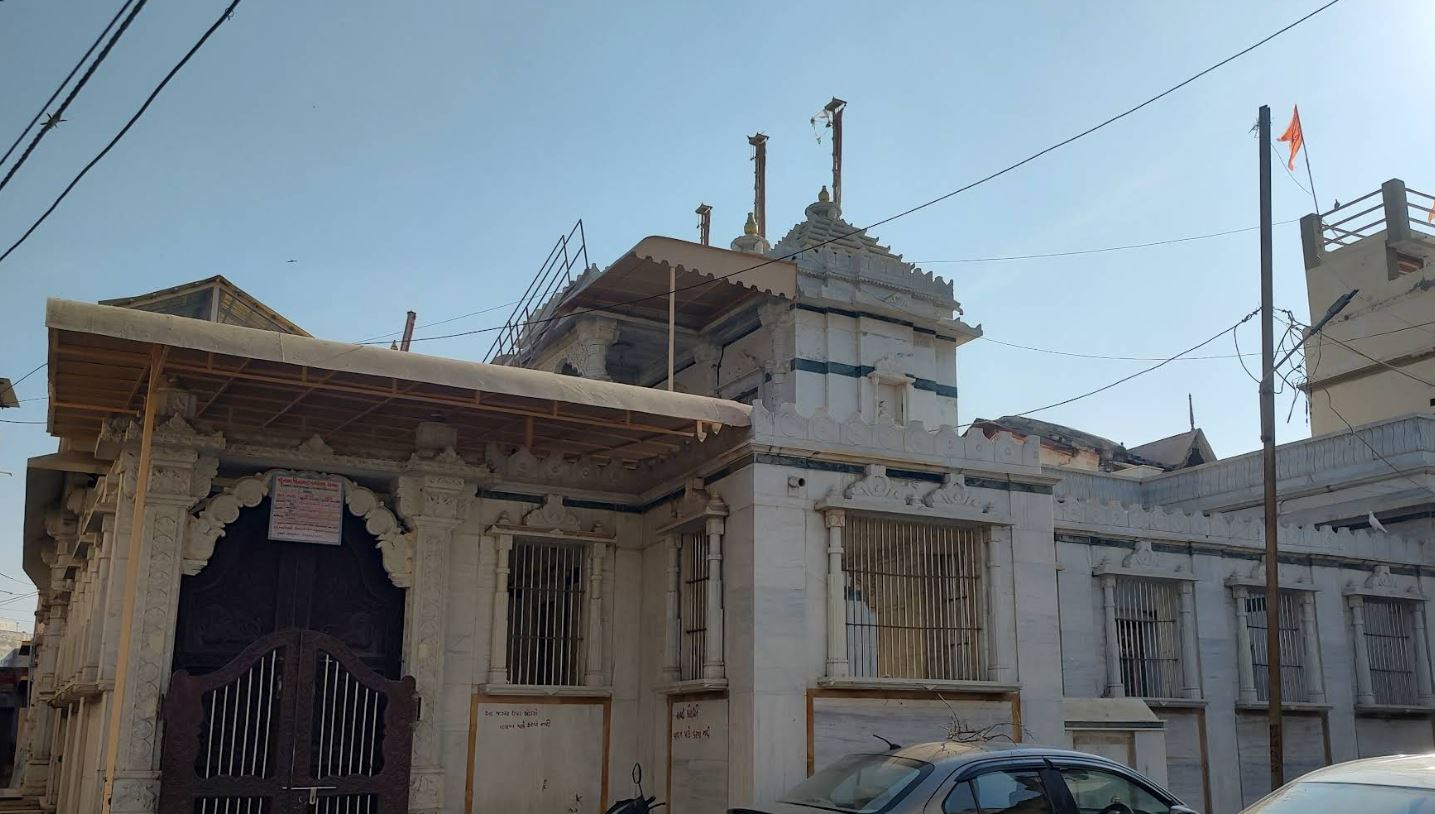 Shri Nana Chintamani Parshvnath Shwetamber Jain Derasar, Akhi Doshi Ki Pol, Radhanpur, District - Patan (Gujarat) image 9