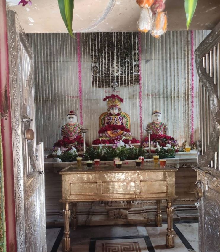 Shri Neminath Bhagwan Shwetamber Jain Derasar, Ghelaseth Ki Sheri, Radhanpur, District - Patan (Gujarat) image 3