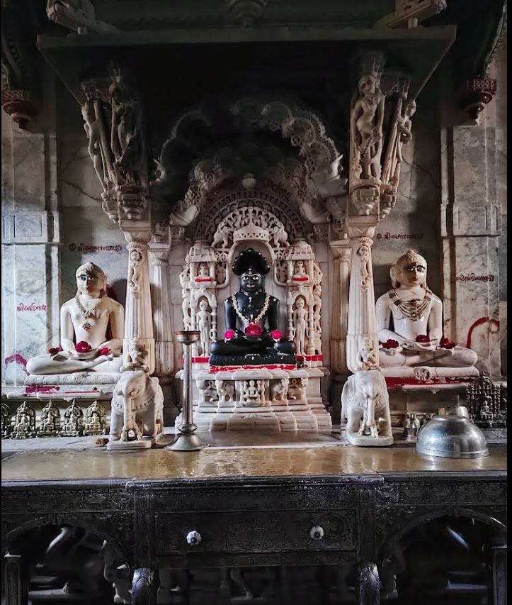 Shri Shamlaji Parshvnath Shwetamber Jain Derasar, Main Bazar Road, Vrindavan Society, Radhanpur, District - Patan (Gujarat) image 2