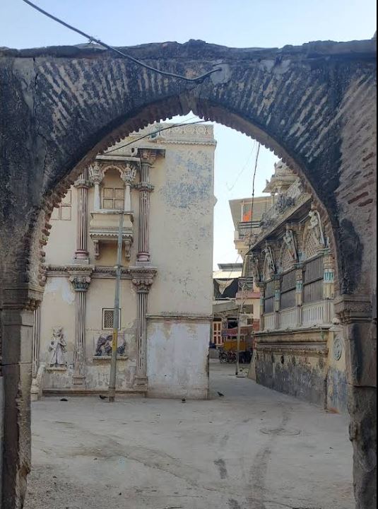 Shri Shamlaji Parshvnath Shwetamber Jain Derasar, Main Bazar Road, Vrindavan Society, Radhanpur, District - Patan (Gujarat) image 5