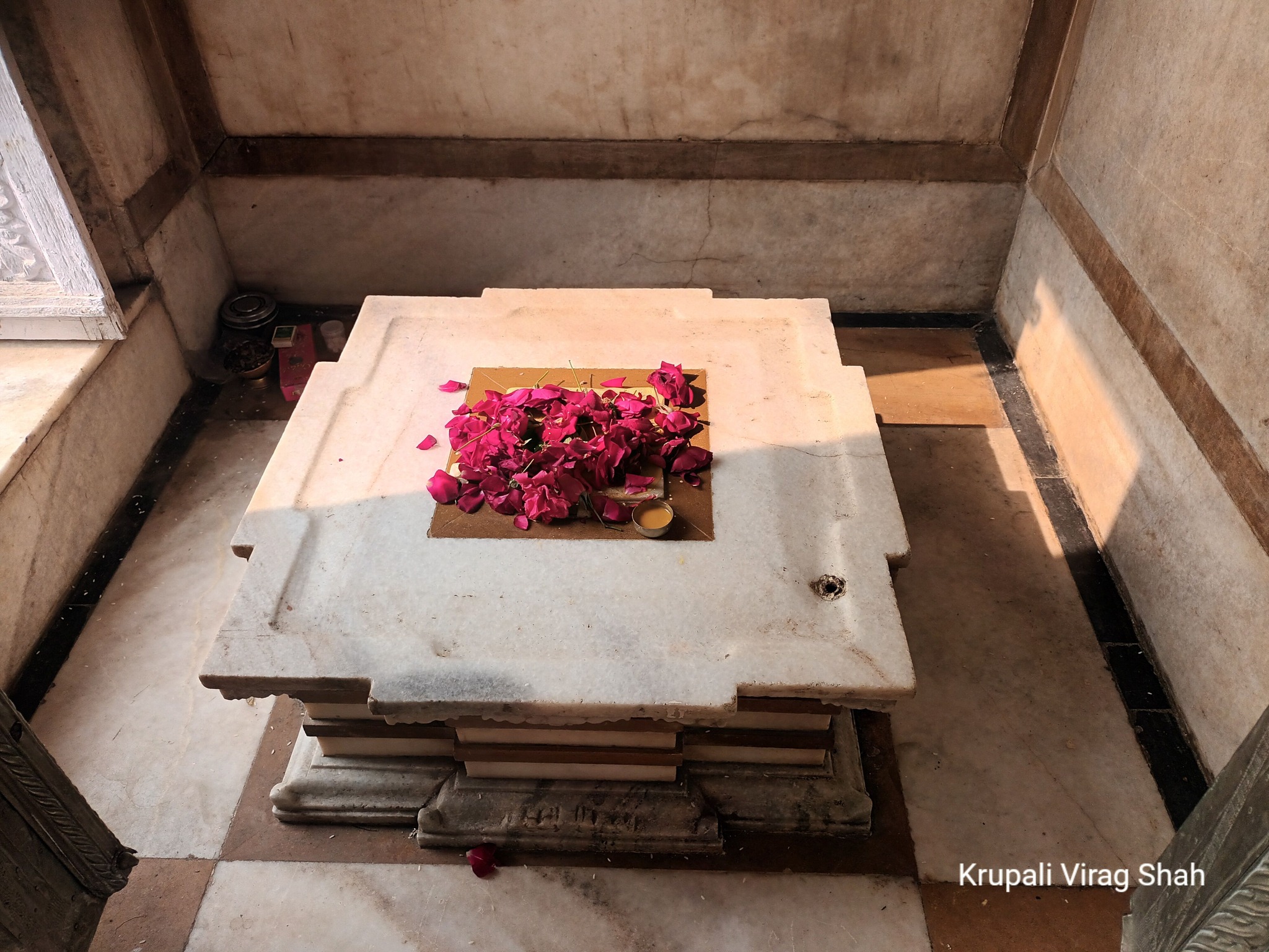 Shri Godi Parshvnath Ka Pagliya Shwetamber Jain Derasar, Varkhadi, Radhanpur, District - Patan (Gujarat) image 1