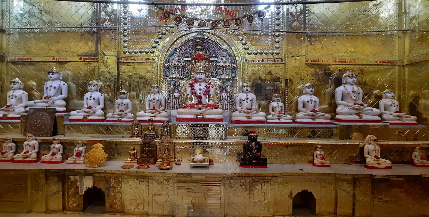 Shri Aadeshwar Bhagwan Shwetamber Jain Derasar, Dantar Wado, Bazaar, Khambhat, District - Anand (Gujarat) image 1
