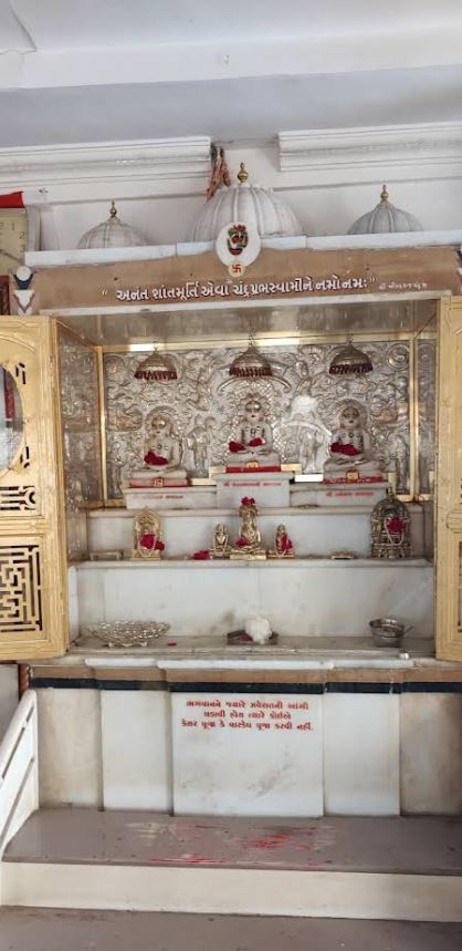 Shri Chandraprabh Swami Shwetamber Jain Derasar, Lonkapari, Lal Darwaja Road, Khambhat, District - Anand (Gujarat) image 1