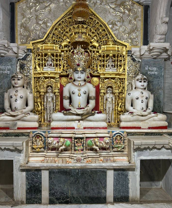 Shri Munisuvratnath Swami Shwetamber Jain Derasar, Glass Temple, Kharvado, Lambi Oty, Khambhat, District - Anand (Gujarat) image 2